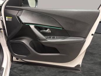 Peugeot E-2008 50kWh GT (7kW Charger) (136 ps) - LED - REVERSE CAM - NAV