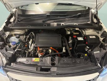 Peugeot E-2008 50kWh GT (7kW Charger) (136 ps) - LED - REVERSE CAM - NAV