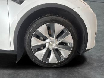 Tesla Model Y SUV RWD (346 ps) - HEATED STEERING - WIFI - BLIND SPOT ASSIST