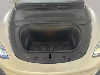 Tesla Model Y SUV RWD (346 ps) - HEATED STEERING - WIFI - BLIND SPOT ASSIST