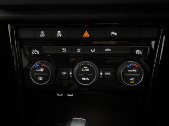 Volkswagen T-Roc 2.0 TSI R DSG 4Motion (300 ps) - LED - ALCANTARA - BLUETOOTH