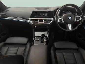 BMW 3 Series 330e M Sport Step [Tech Pack] - SUN PROTECTION GLASS - LEATHER -