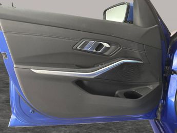 BMW 3 Series 330e M Sport Step [Tech Pack] - SUN PROTECTION GLASS - LEATHER -