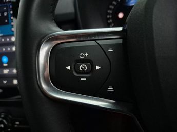 Volvo XC40 Recharge Twin 82kWh Plus AWD (408 ps) - KEYLESS ENTRY - PARK ASS
