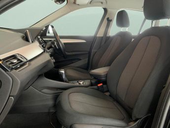BMW X1 2.0 18d SE sDrive (150 ps) - BLACK ROOF RAILS - NAV - PERFORMANC