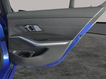 BMW 3 Series 330e M Sport Step [Tech Pack] - SUN PROTECTION GLASS - LEATHER -