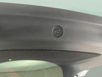 Tesla Model Y (Dual Motor) Long Range 4WDE (384 bhp) - HEATED STEERING - WIFI