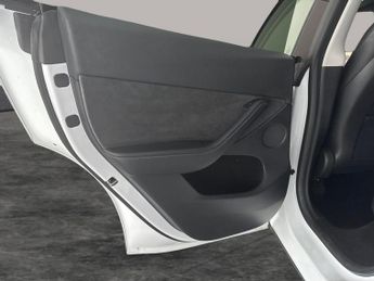 Tesla Model Y (Dual Motor) Long Range 4WDE (384 bhp) - HEATED STEERING - WIFI
