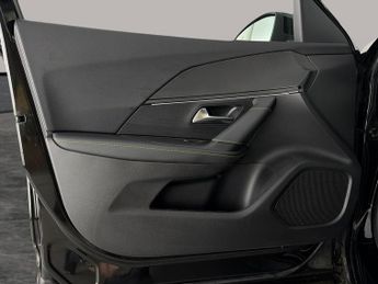 Peugeot E-2008 50kWh GT (7kW Charger) (136 ps) - REVERSE CAM - NAV - HEATED SEA