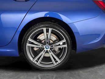 BMW 3 Series 330e M Sport Step [Tech Pack] - SUN PROTECTION GLASS - LEATHER -