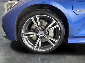 BMW 3 Series 330e M Sport Step [Tech Pack] - SUN PROTECTION GLASS - LEATHER -
