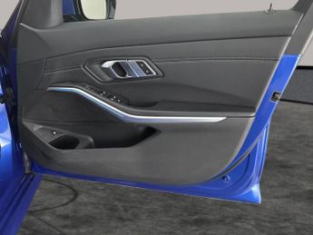BMW 3 Series 330e M Sport Step [Tech Pack] - SUN PROTECTION GLASS - LEATHER -