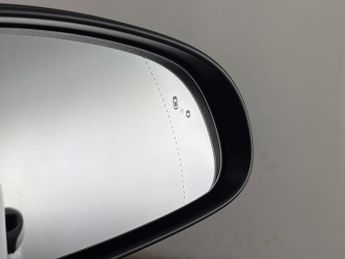 Hyundai Kona 64kWh Premium (10.5kW Charger) (204 ps) - UPGRADED SOUND - LED