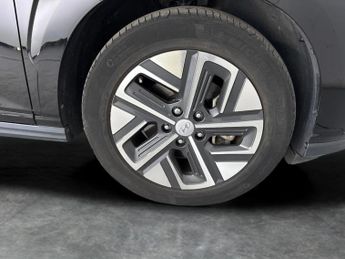 Hyundai Kona 64kWh Premium (10.5kW Charger) (204 ps) - UPGRADED SOUND - LED