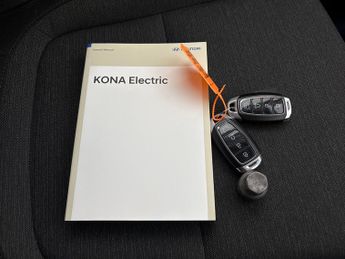 Hyundai Kona 64kWh Premium (10.5kW Charger) (204 ps) - UPGRADED SOUND - LED