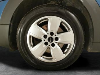 Mini Countryman 2.0 Cooper D (150 ps) - TYRE REPAIR KIT - NAV - MINI EXCITEMENT 