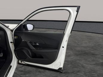 Peugeot E-2008 50kWh GT Premium (7kW Charger) (136 ps) - REVERSE CAM - ALCANTAR