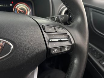 Hyundai Kona 64kWh Premium (10.5kW Charger) (204 ps) - UPGRADED SOUND - LED