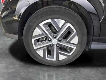 Hyundai Kona 64kWh Premium (10.5kW Charger) (204 ps) - UPGRADED SOUND - LED