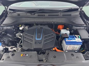 Hyundai Kona 64kWh Premium (10.5kW Charger) (204 ps) - UPGRADED SOUND - LED