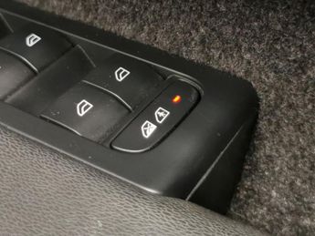 Volvo XC40 Recharge 69kWh Core (231 ps) - PARK ASSIST - LED - LANE DEPARTUR