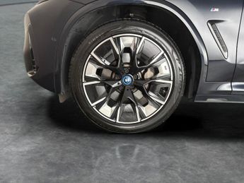 BMW iX3 80kWh M Sport Pro (286 ps) - GESTURE CONTROL - HUD - PARK ASSIST