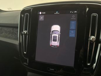 Volvo XC40 Recharge Twin 82kWh Core AWD (408 ps) - 19IN ALLOYS - LANE DEPAR