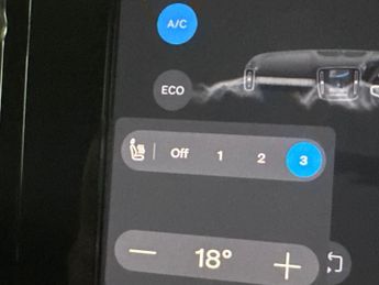 Volvo XC40 Recharge Twin 82kWh Core AWD (408 ps) - 19IN ALLOYS - LANE DEPAR