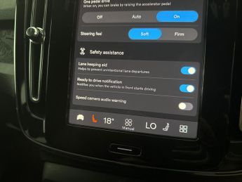 Volvo XC40 Recharge Twin 82kWh Core AWD (408 ps) - 19IN ALLOYS - LANE DEPAR