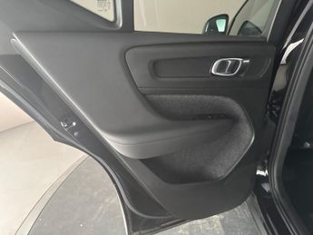 Volvo XC40 Recharge Twin 82kWh Core AWD (408 ps) - 19IN ALLOYS - LANE DEPAR