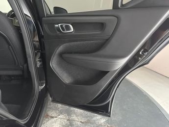 Volvo XC40 Recharge Twin 82kWh Core AWD (408 ps) - 19IN ALLOYS - LANE DEPAR