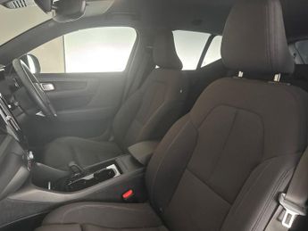 Volvo XC40 Recharge Twin 82kWh Core AWD (408 ps) - 19IN ALLOYS - LANE DEPAR