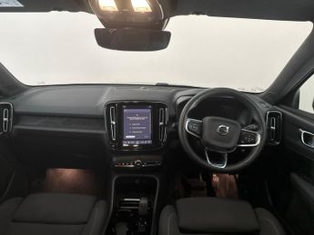 Volvo XC40 Recharge Twin 82kWh Core AWD (408 ps) - 19IN ALLOYS - LANE DEPAR