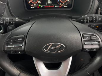 Hyundai Kona 64kWh Premium (10.5kW Charger) (204 ps) - UPGRADED SOUND - LED