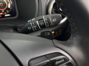 Hyundai Kona 64kWh Premium (10.5kW Charger) (204 ps) - UPGRADED SOUND - LED