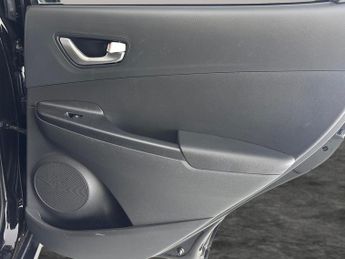 Hyundai Kona 64kWh Premium (10.5kW Charger) (204 ps) - UPGRADED SOUND - LED