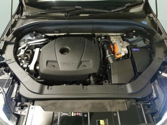 Volvo XC60 2.0h T6 Recharge 18.8kWh R-Design Plug-in AWD (350 ps) - PAN ROO