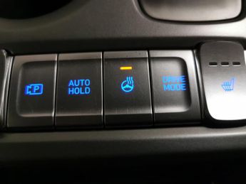 Hyundai Kona 64kWh Premium (10.5kW Charger) (204 ps) - HEATED SEATS - HEATED 