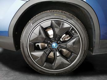 BMW iX3 80kWh Premier Edition (286 ps) - ACTIVE LANE ASSIST - DRIVING AS