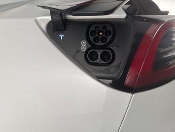 Tesla Model Y (Dual Motor) Long Range 4WDE (384 bhp) - HEATED STEERING - WIFI