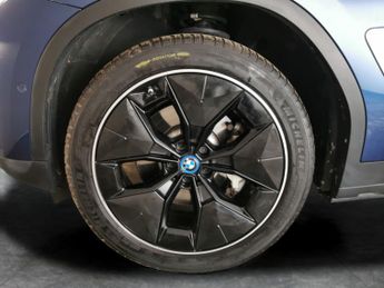 BMW iX3 80kWh Premier Edition (286 ps) - ACTIVE LANE ASSIST - DRIVING AS