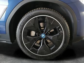 BMW iX3 80kWh Premier Edition (286 ps) - ACTIVE LANE ASSIST - DRIVING AS
