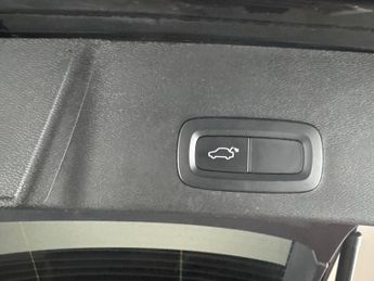 Volvo XC40 Recharge Twin 82kWh Core AWD (408 ps) - 19IN ALLOYS - LANE DEPAR