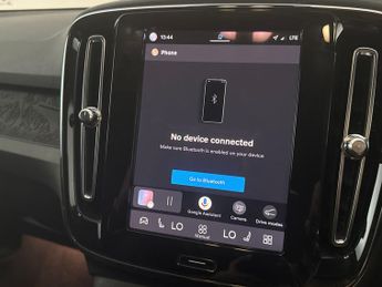 Volvo XC40 Recharge Twin 82kWh Core AWD (408 ps) - 19IN ALLOYS - LANE DEPAR