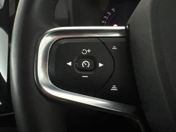Volvo XC40 Recharge Twin 82kWh Core AWD (408 ps) - 19IN ALLOYS - LANE DEPAR