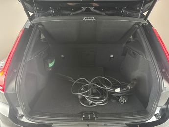 Volvo XC40 Recharge Twin 82kWh Core AWD (408 ps) - 19IN ALLOYS - LANE DEPAR