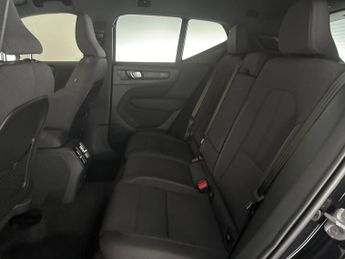 Volvo XC40 Recharge Twin 82kWh Core AWD (408 ps) - 19IN ALLOYS - LANE DEPAR