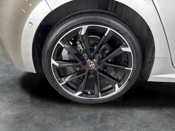 Toyota Corolla 2.0 VVT-h GR SPORT CVT (184 ps) - REVERSE CAM - NAV - HEATED SEA