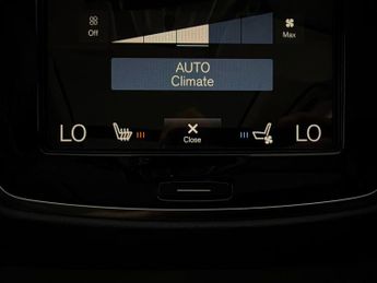 Volvo XC90 2.0h T8 Recharge 18.8kWh Ultimate Bright Plug-in 4WD (455 ps) - 