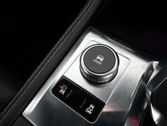 Jaguar F-PACE 2.0 D200 MHEV R-Dynamic S AWD (204 ps) - REVERSE CAM - NAV - HEA